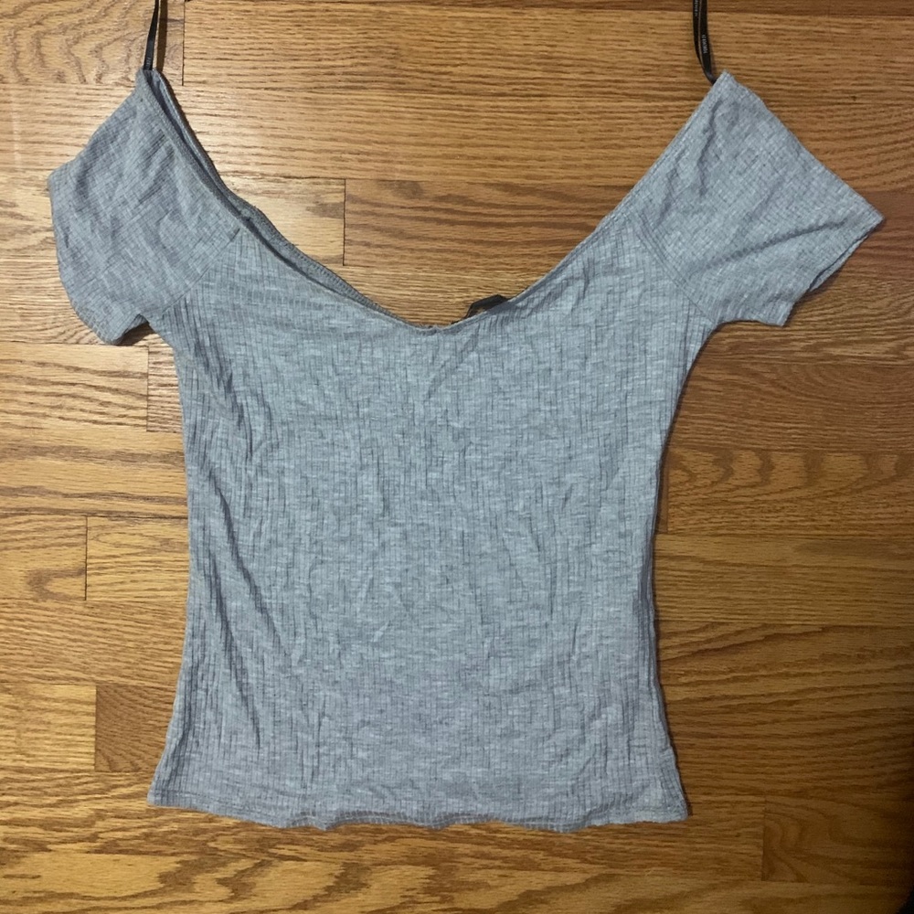 Crop/off shoulder shirt